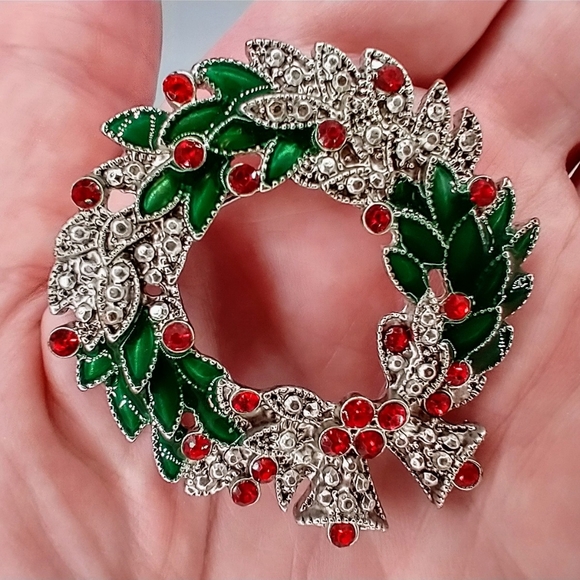 Vintage Kenneth Cole Christmas Wreath Brooch - Picture 2 of 5